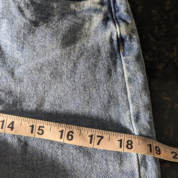 Women's Super High Rise Distressed Jean. size 4 - Picture 8 of 8